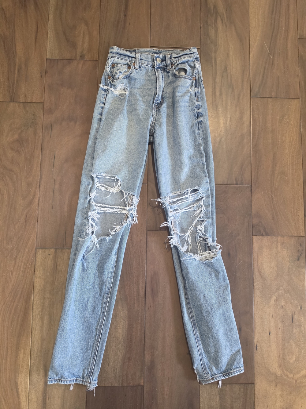 American Eagle Light Wash Distressed Jeans Size 000 | High Rise